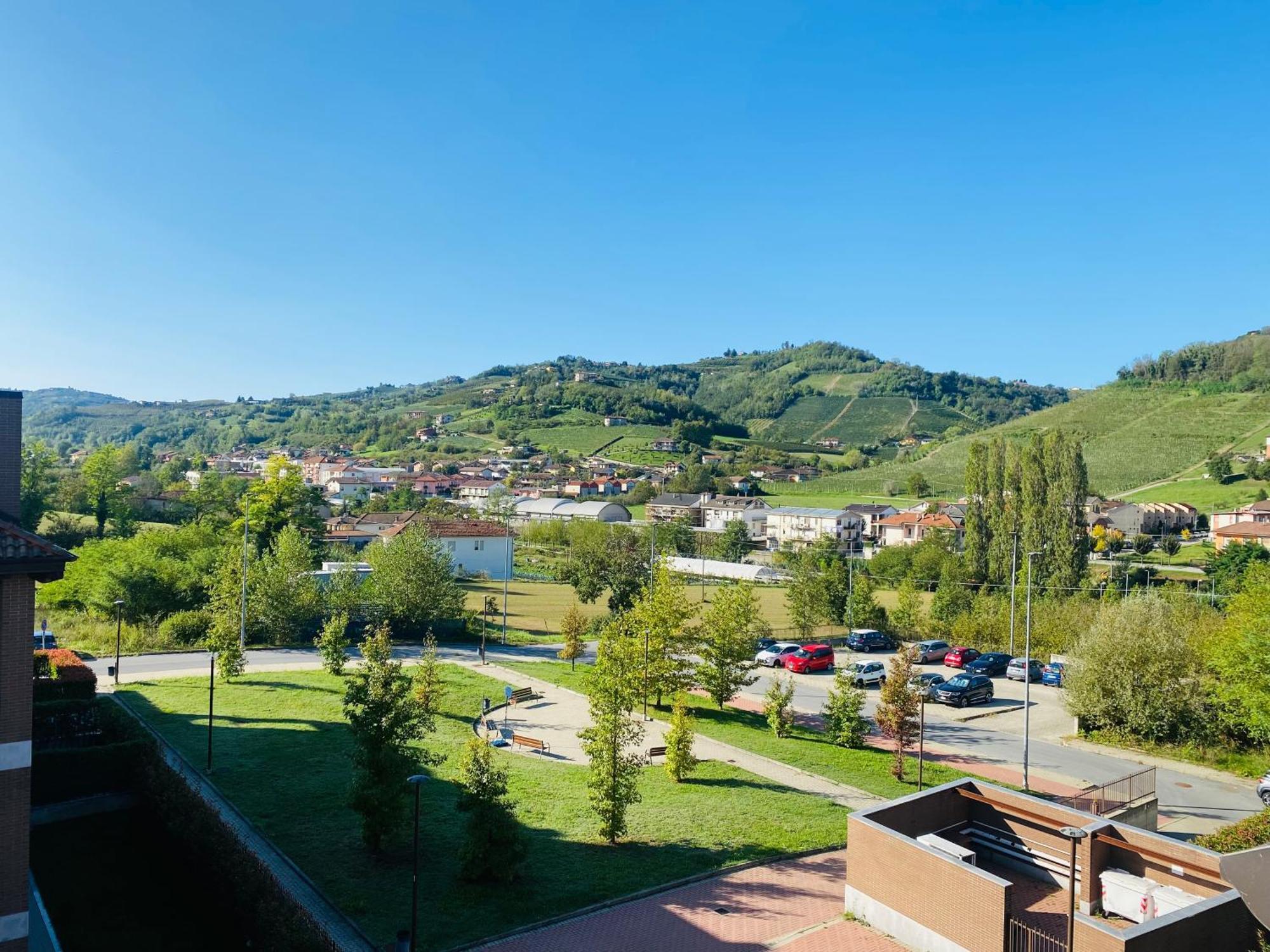 Attico Nel Cuore Delle Langhe - Free Parking Wi-Fi E Ac Альба Екстер'єр фото